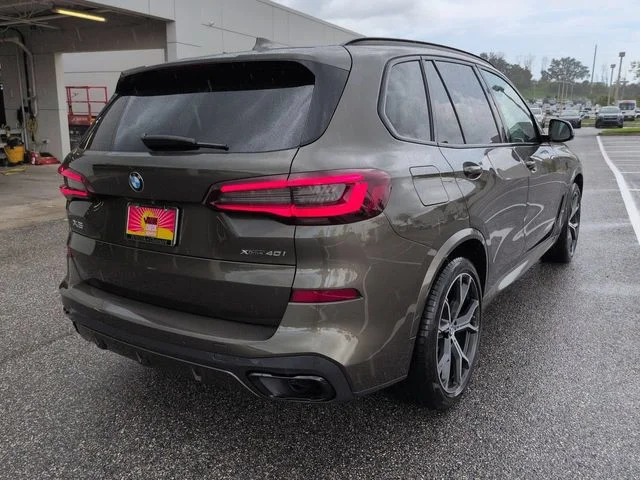 Used 2022 Green BMW xDrive40i image 4