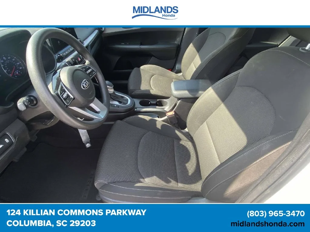 Used 2021 Snow White Pearl Kia LXS image 12