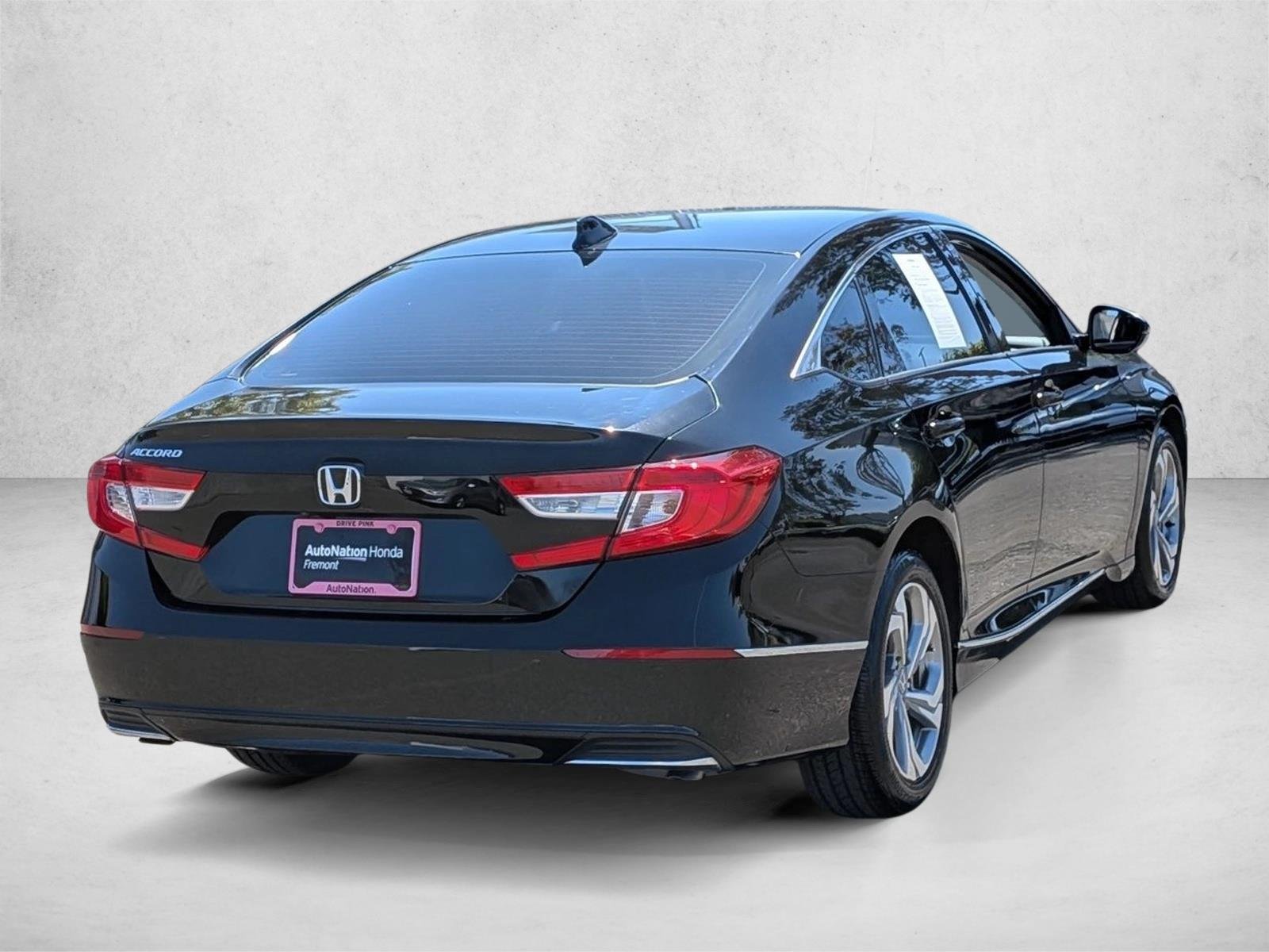 Used 2018 Crystal Black Pearl Honda EX-L 1.5T image 5