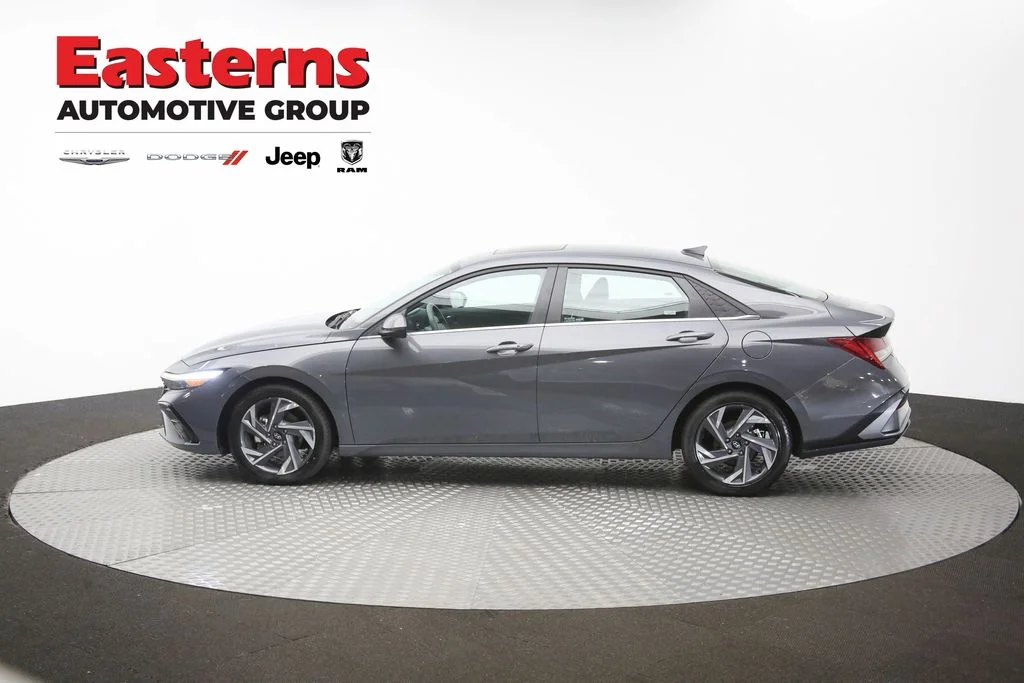 Used 2025 Gray Hyundai SEL Convenience image 61