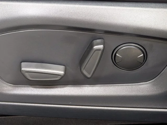 New 2027 Star White Metallic Tri-Coat Ford ST-Line image 42