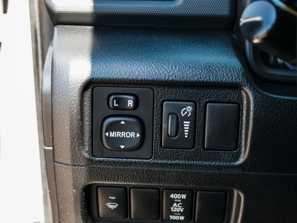 Used 2015 Classic Silver Metallic Toyota SR5 image 11