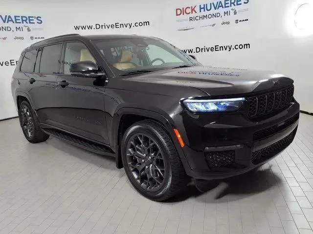 Used 2024 Black Jeep Summit image 3