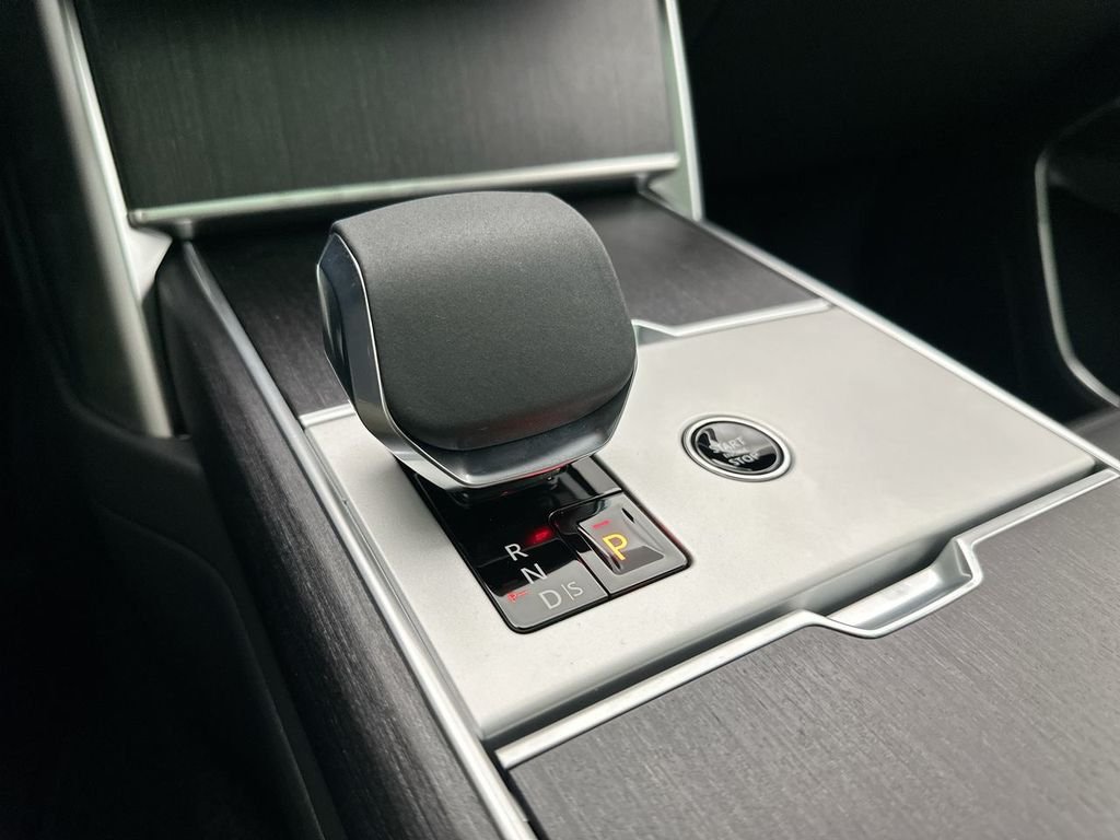 New 2026 Carpathian Gray Premium Metallic Land Rover SE image 12