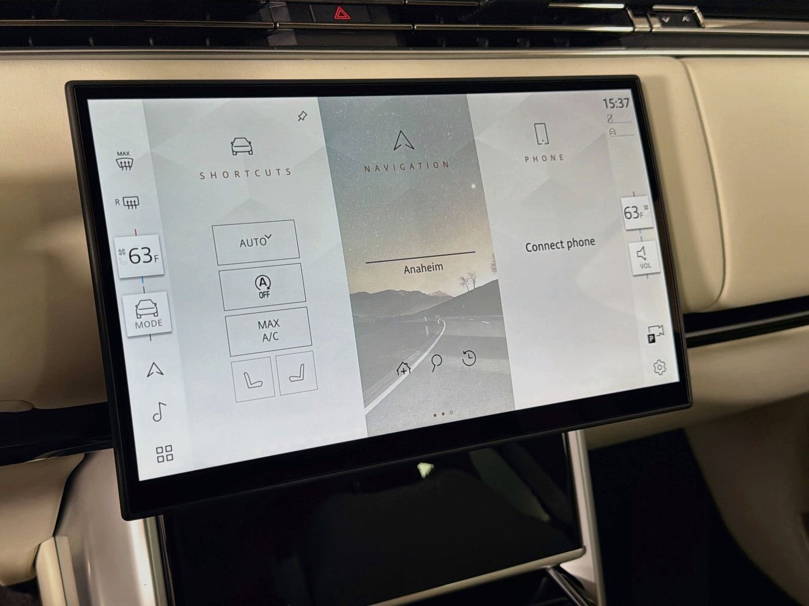 New 2026 Fuji White Land Rover SE image 18