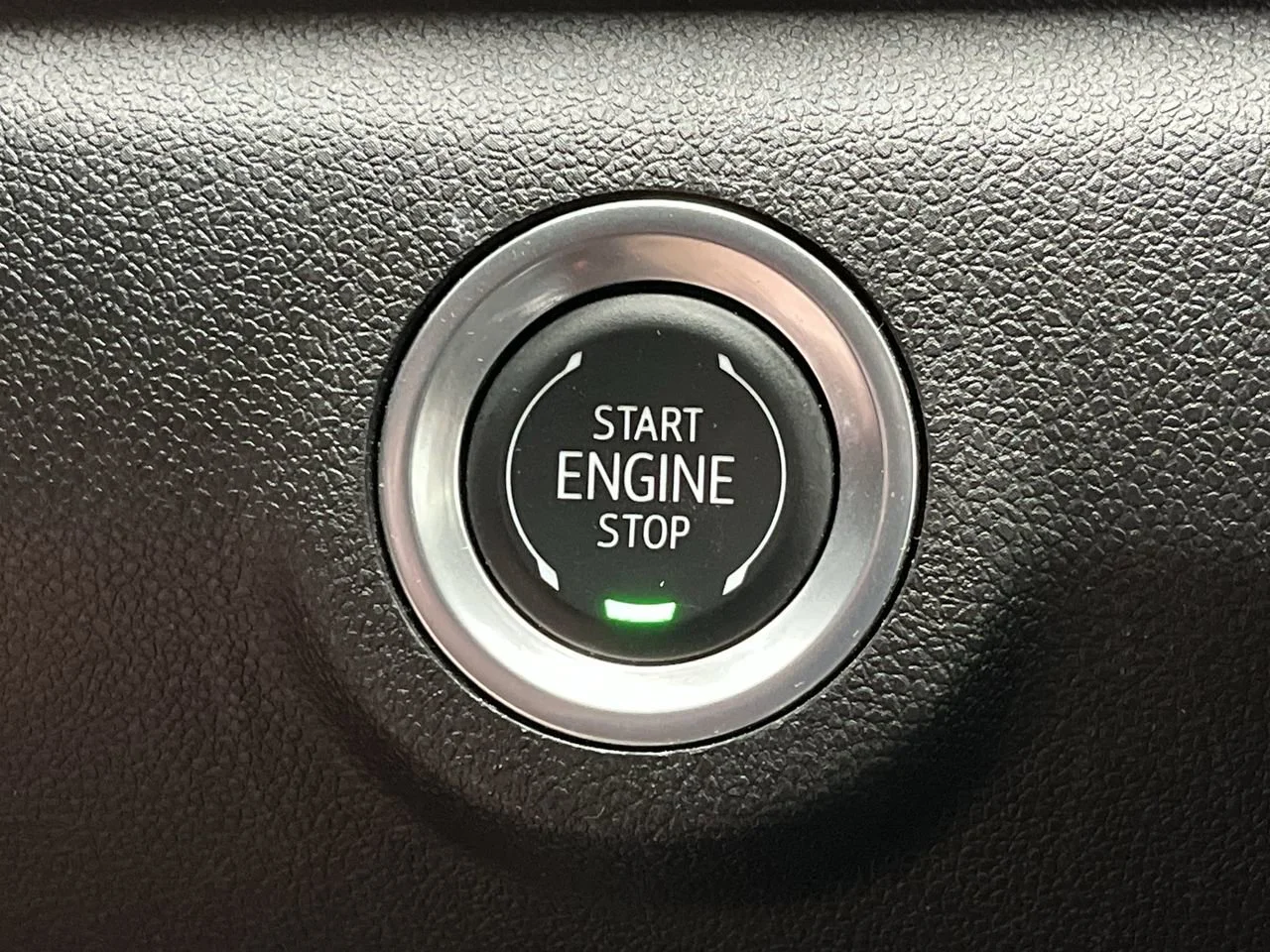 Used 2025 Sterling Metallic GMC Elevation image 19