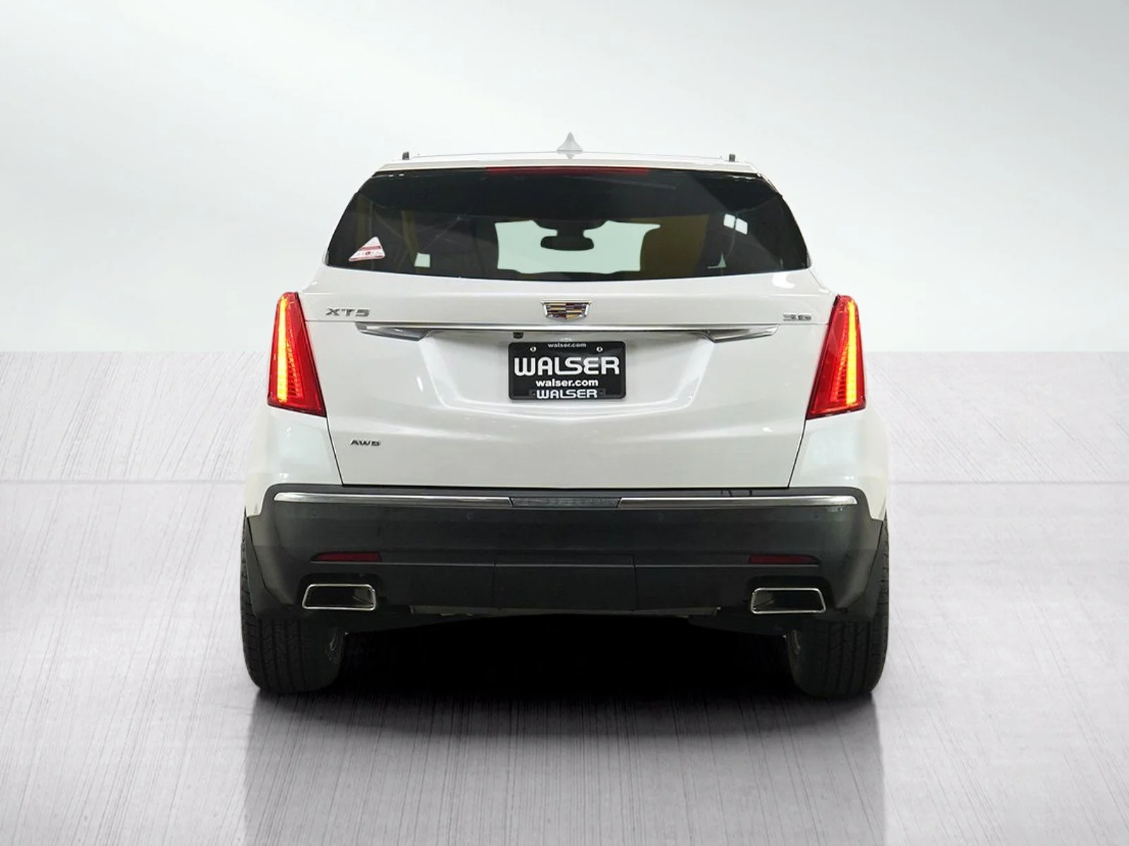 Used 2019 CRYSTAL WHITE TRICOAT Cadillac Luxury AWD image 4