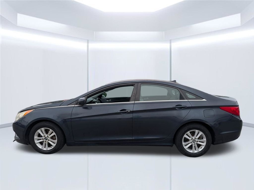 Used 2013 Blue Hyundai GLS image 2
