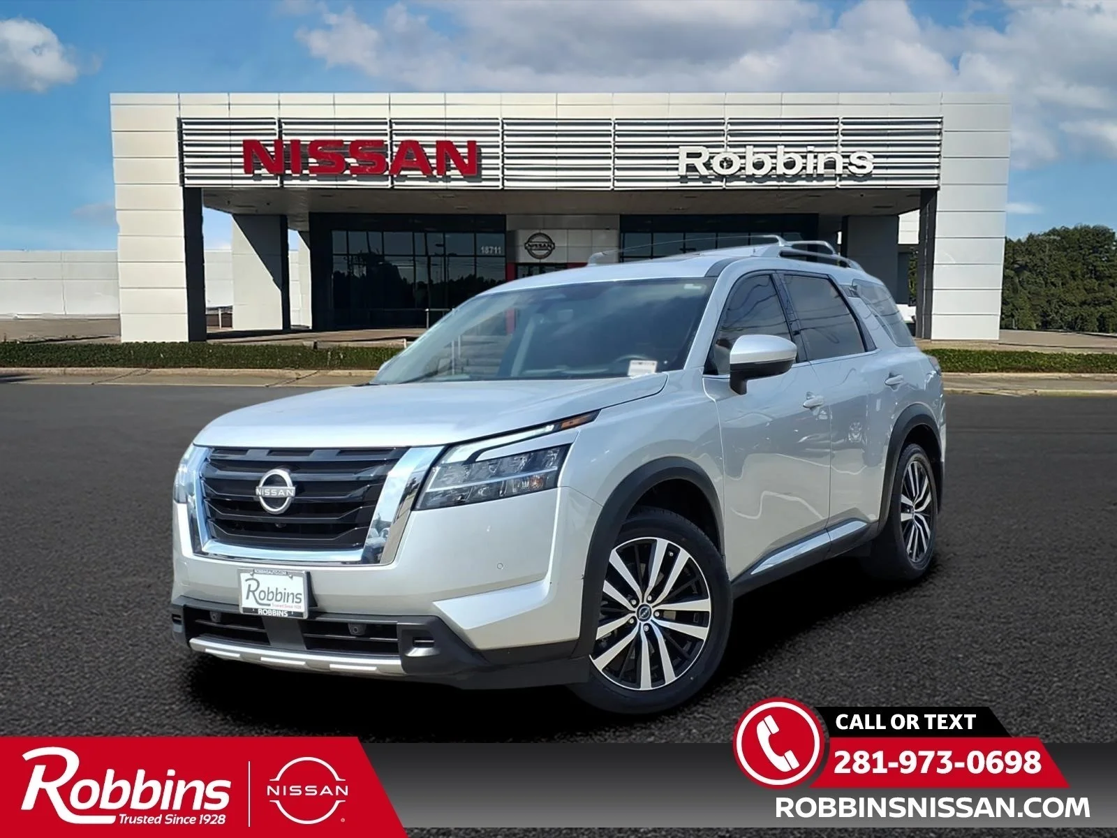 2023 Nissan Pathfinder Platinum Silver at Robbins Nissan