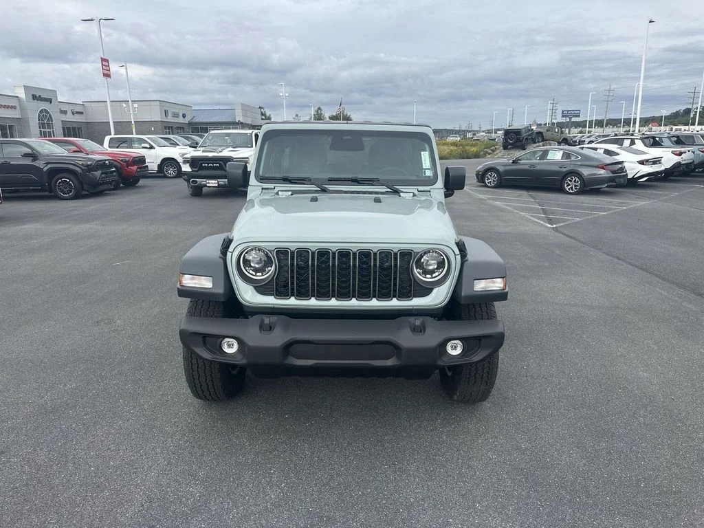 New 2027 Earl Clearcoat Jeep Sport S image 3
