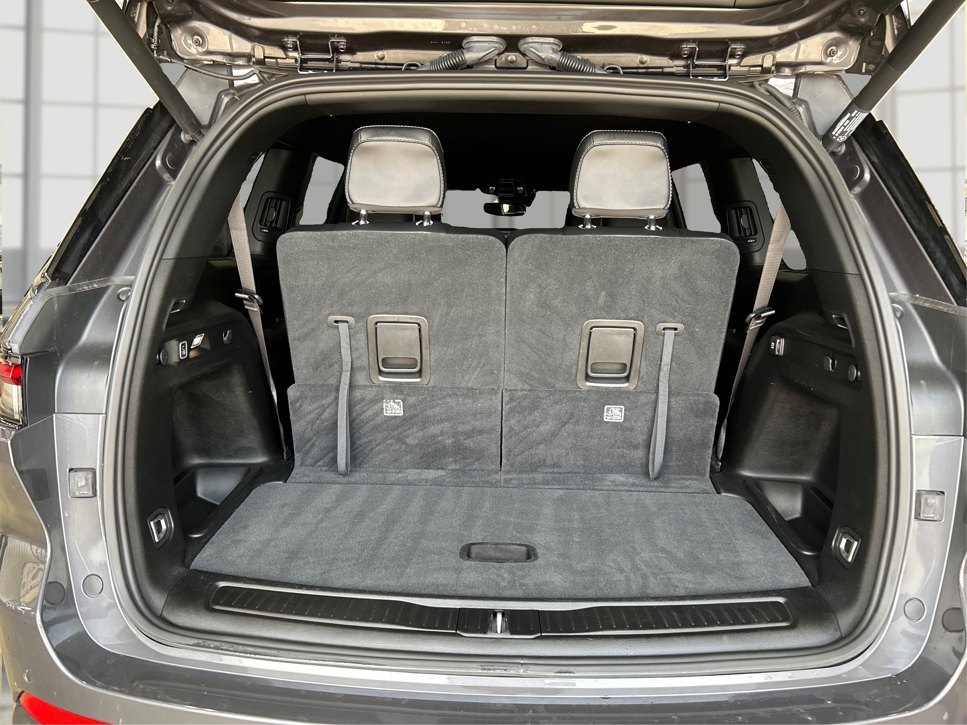 Used 2024 Gray Jeep Altitude image 12