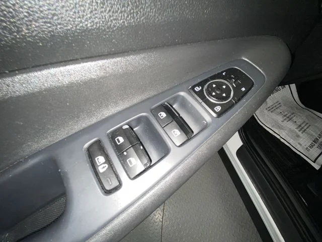 Used 2023 White Hyundai SEL image 13