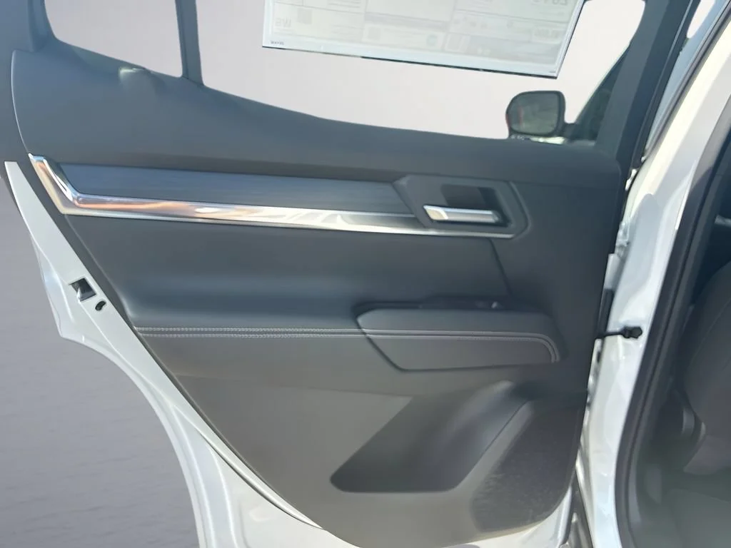 New 2027 Summit White GMC Elevation image 29