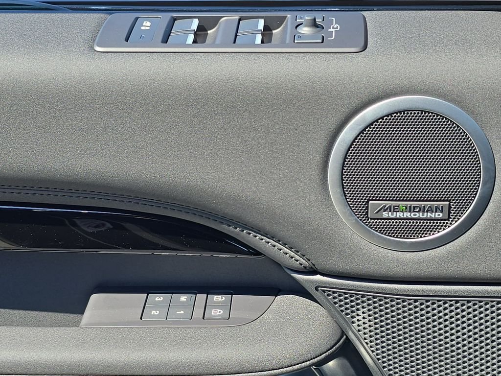 New 2026 Santorini Black Land Rover S image 30