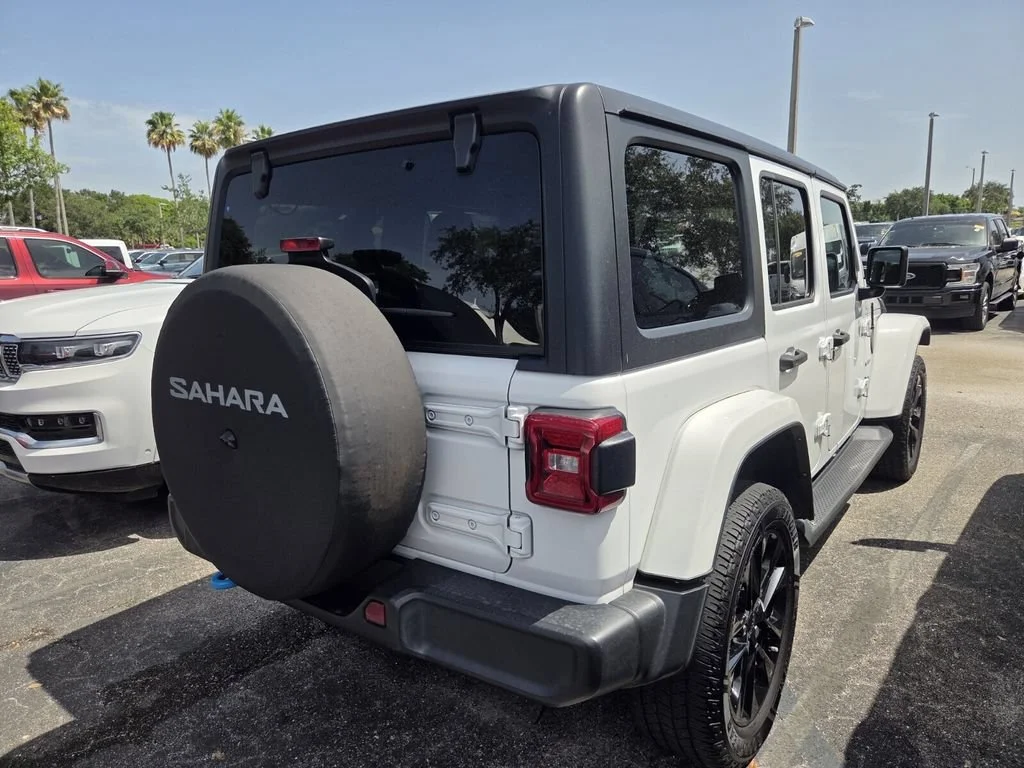 Used 2022 Bright White Clearcoat Jeep Unlimited Sahara image 5