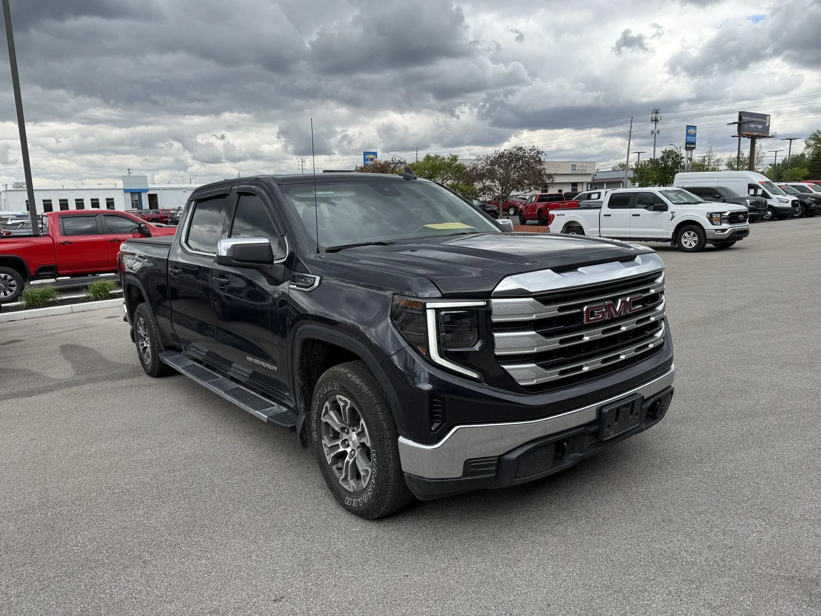 2023 GMC Sierra SLE 4WD Crew Cab Short Box's photo