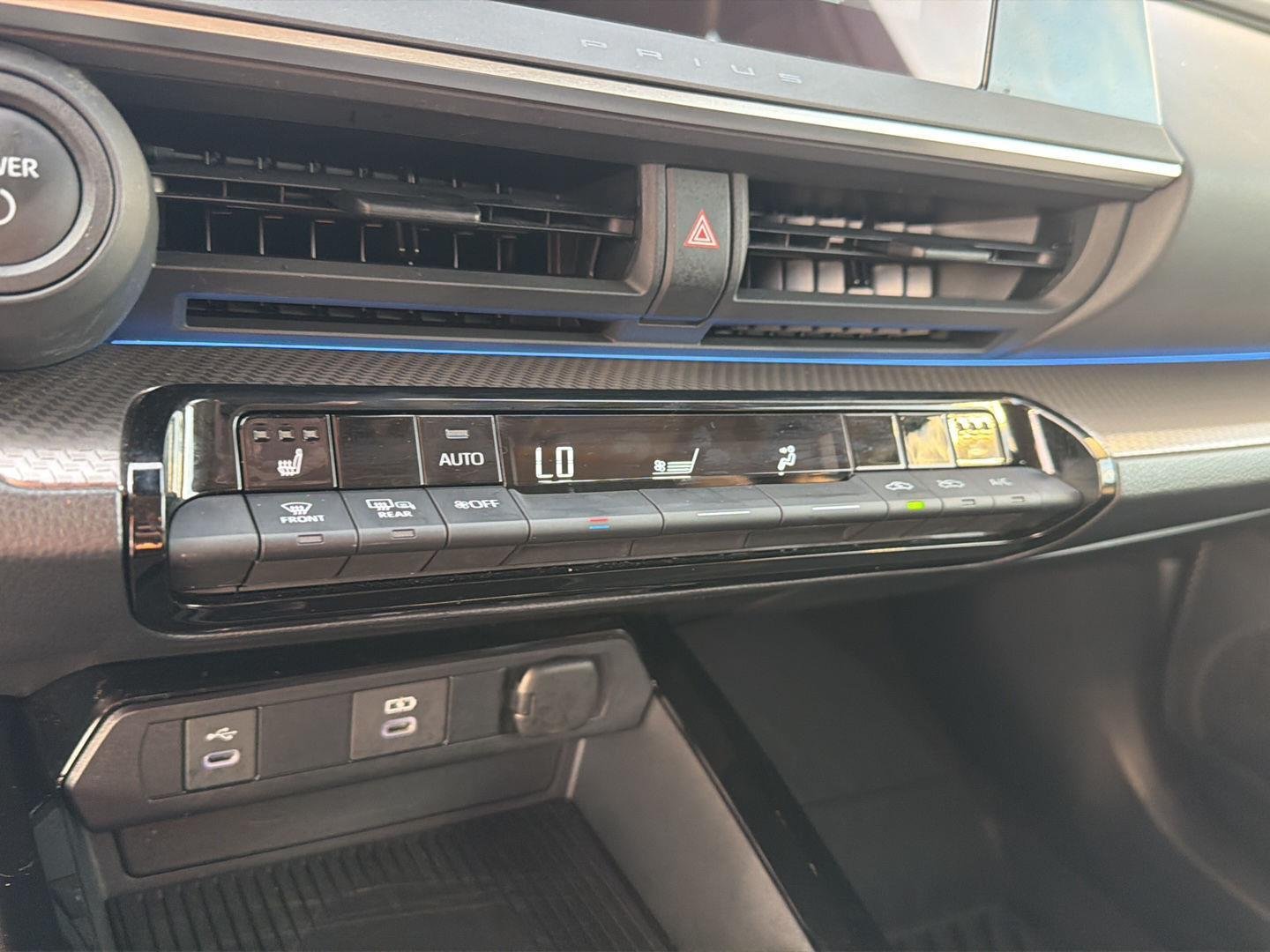 Certified Used 2025 Wind Chill Pearl Toyota XLE image 26