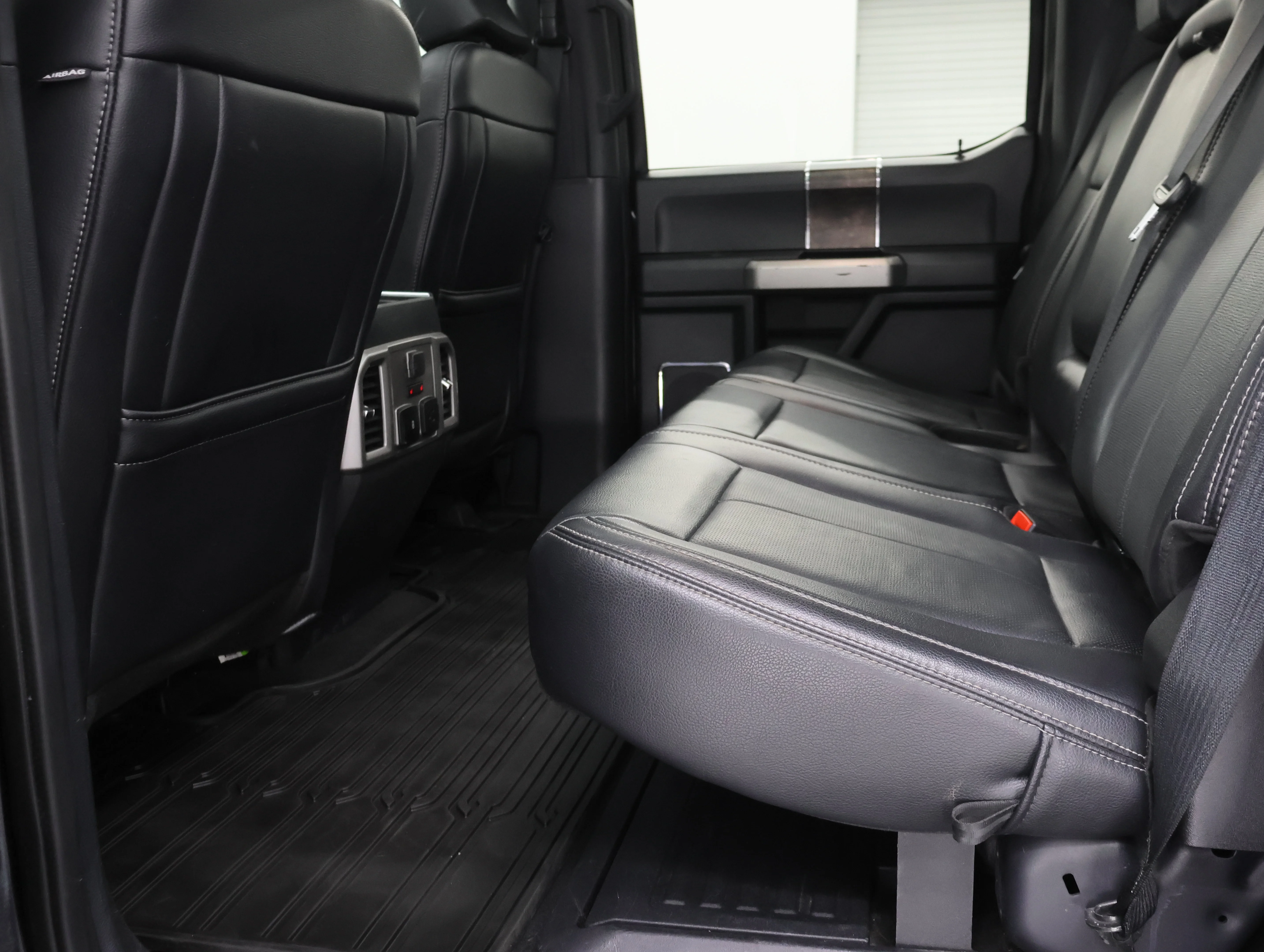 Used 2022 Agate Black Metallic Ford Lariat image 35