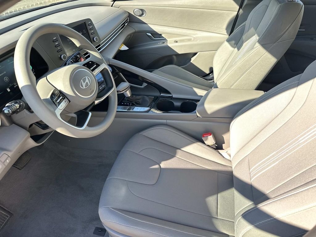Certified Used 2025  Hyundai Blue image 18