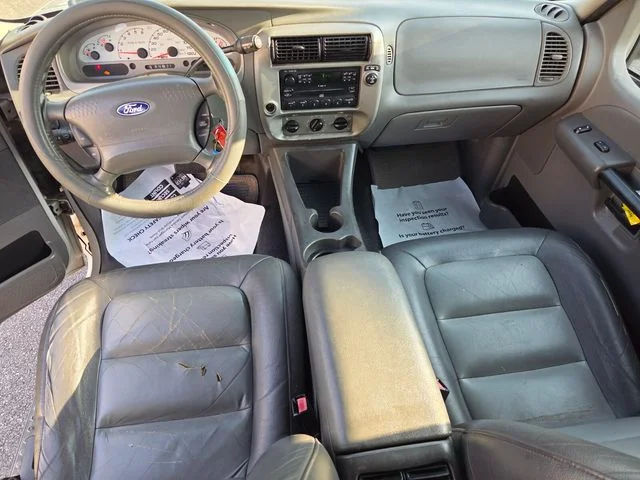 Used 2004 Silver Ford XLS image 9