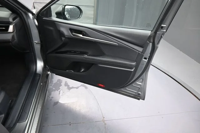 Used 2025  Toyota SE image 13