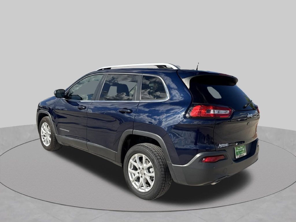 Used 2016 Blue Jeep Latitude image 3