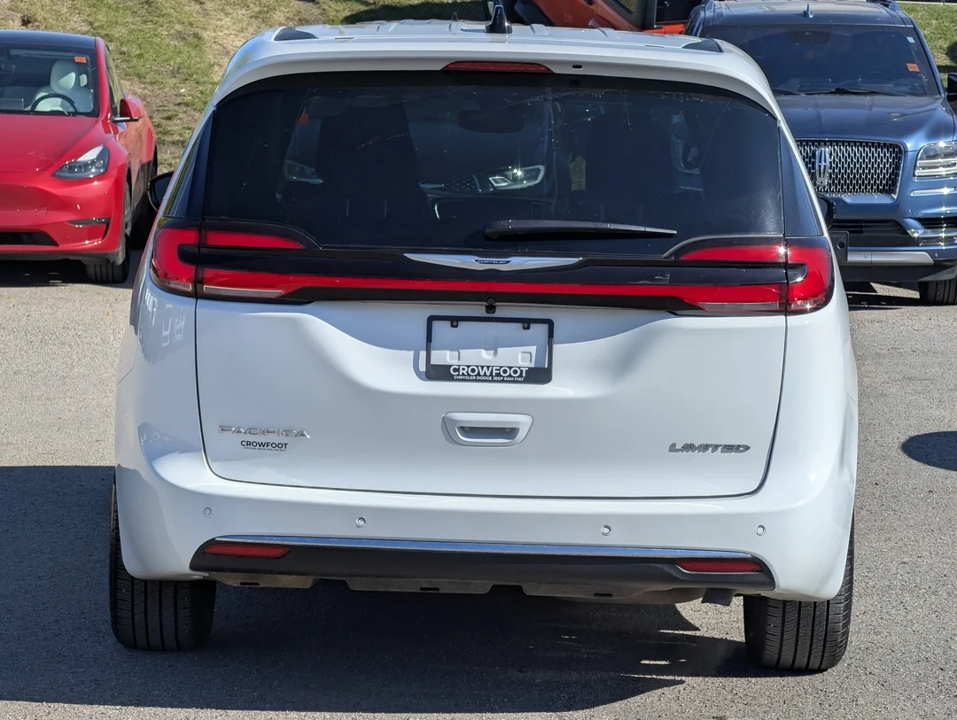 Used 2026 White Chrysler Limited - Nappa Leather - Heated Wheel - Remote Start - Panoramic Sunroof & More image 7