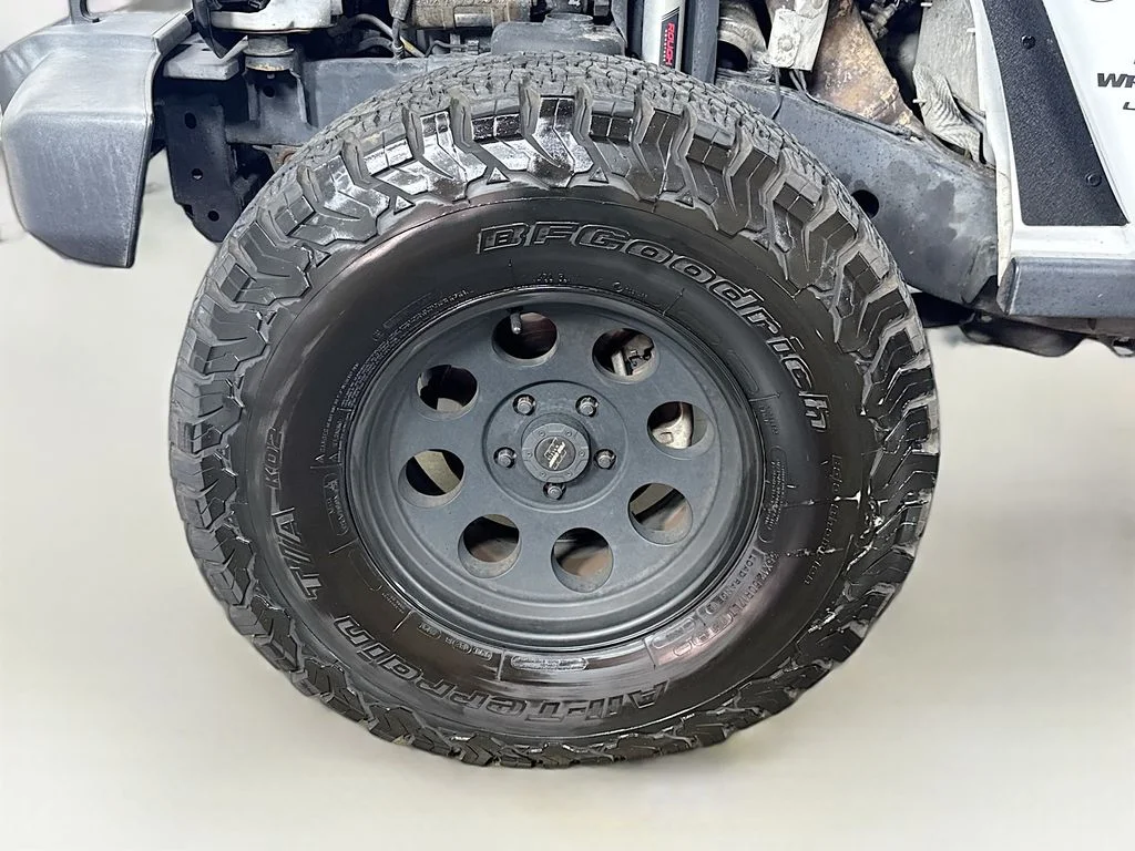 Used 2018 White Jeep Unlimited Willys Wheeler image 36