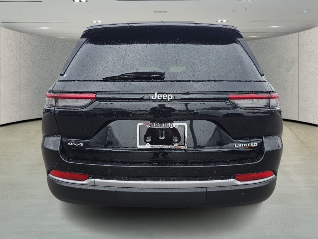 New 2026 Diamond Black Crystal Pearl-Coat Exterior Paint Jeep Limited image 6