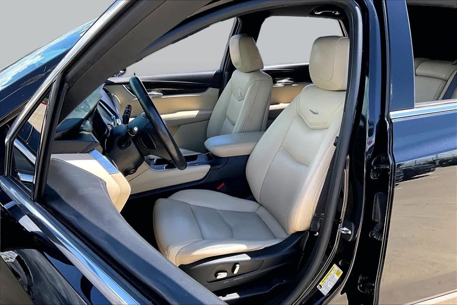 Pre-Owned 2017 Cadillac XT5 FWD