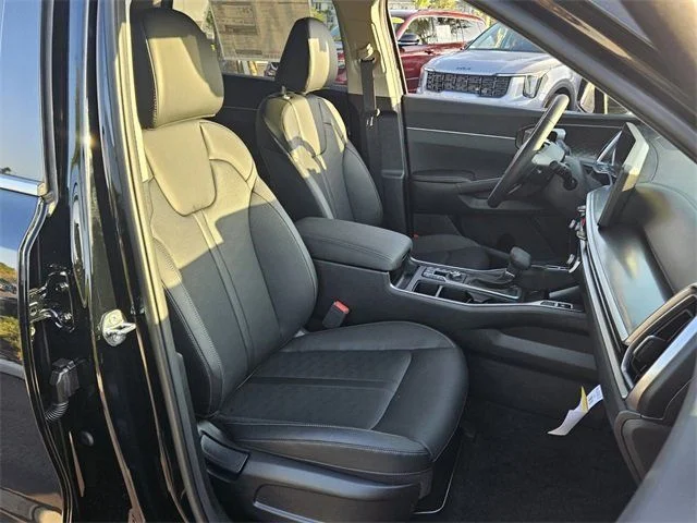 2025 Kia Sorento S - Photo 12