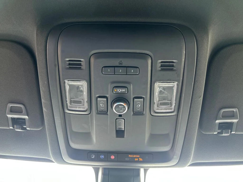 Used 2022 White Chevrolet Premier image 20