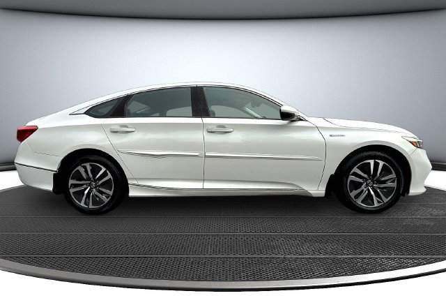 Used 2019 White Honda Touring image 4