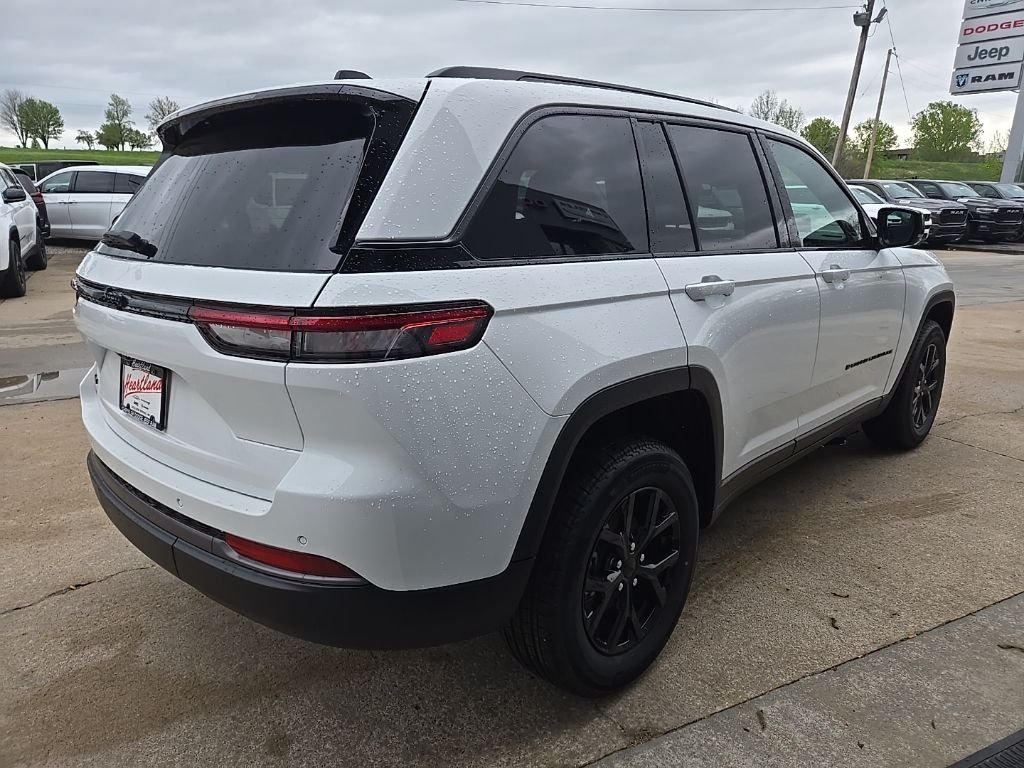 New 2026 Bright White Clear-Coat Exterior Paint Jeep Altitude image 11