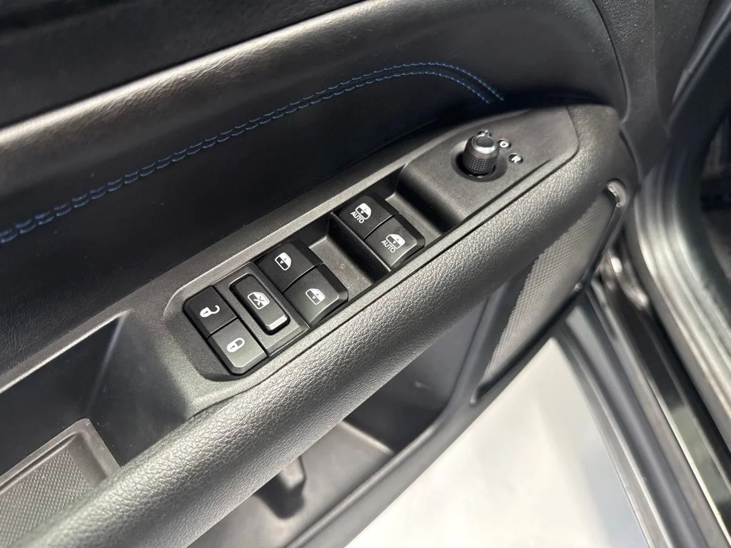 Used 2025 Black Jeep Latitude image 14