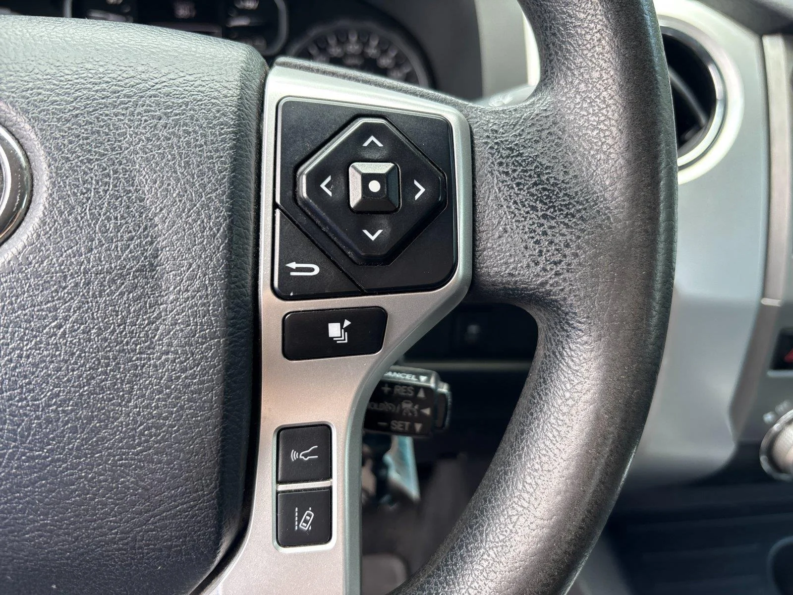 Used 2018 Silver Sky Metallic Toyota SR5 image 19