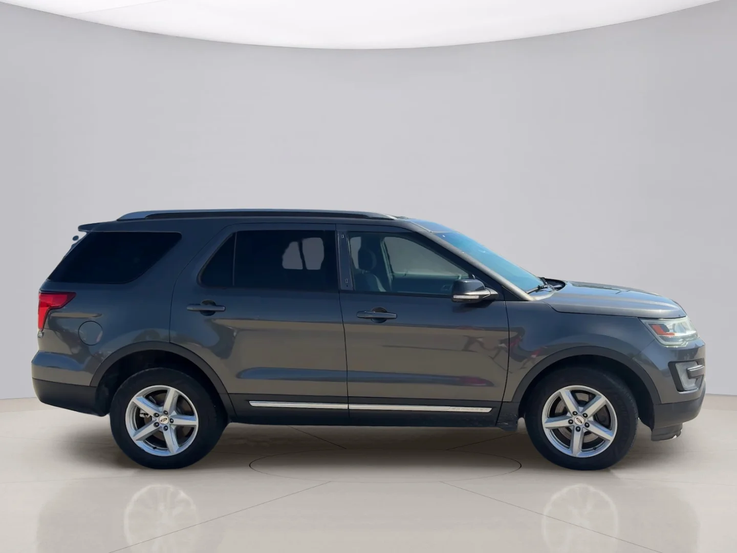Used 2016 Gray Ford XLT image 6