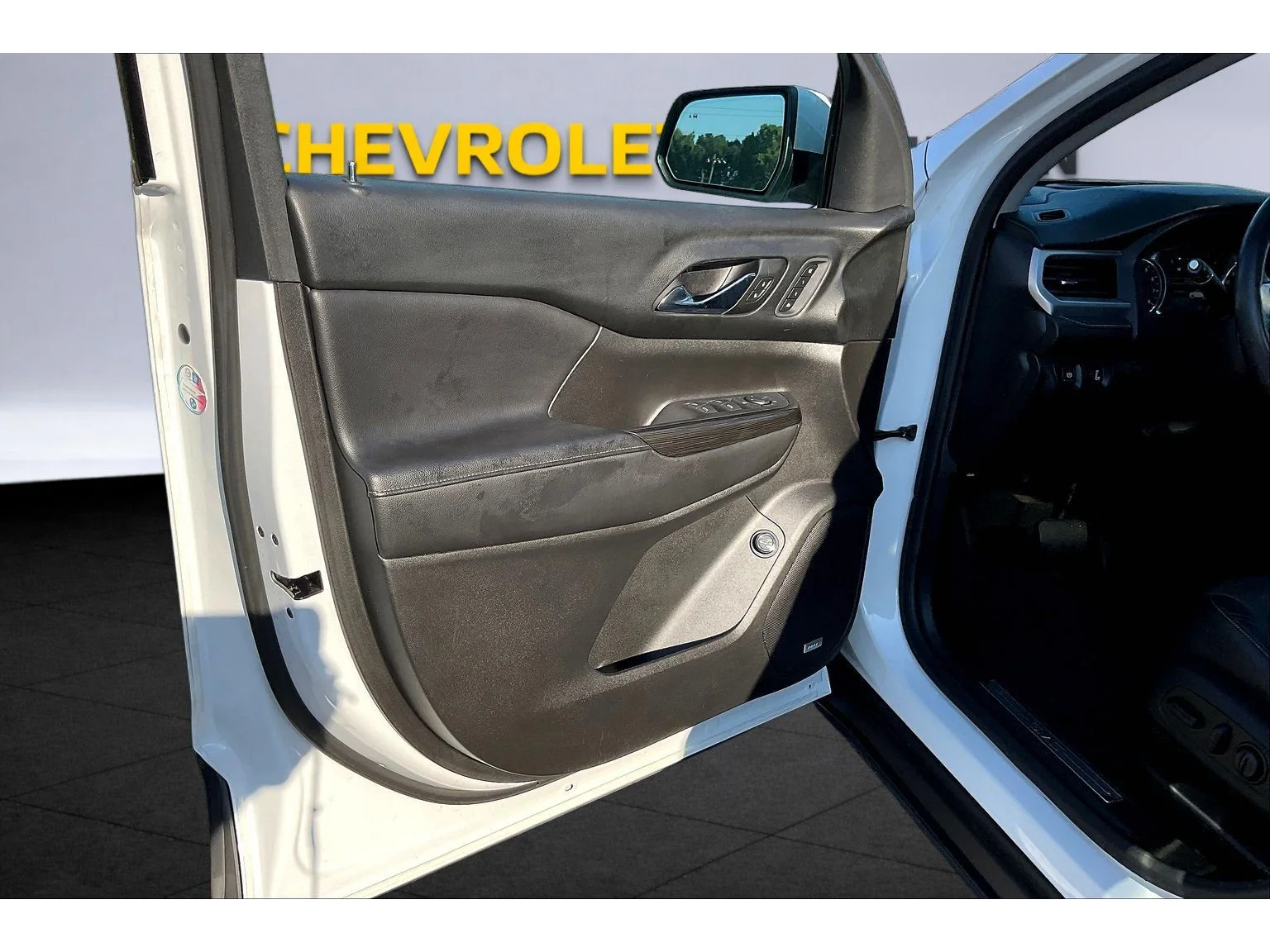 Used 2018 WHITE FROST TRICOAT GMC SLT image 16