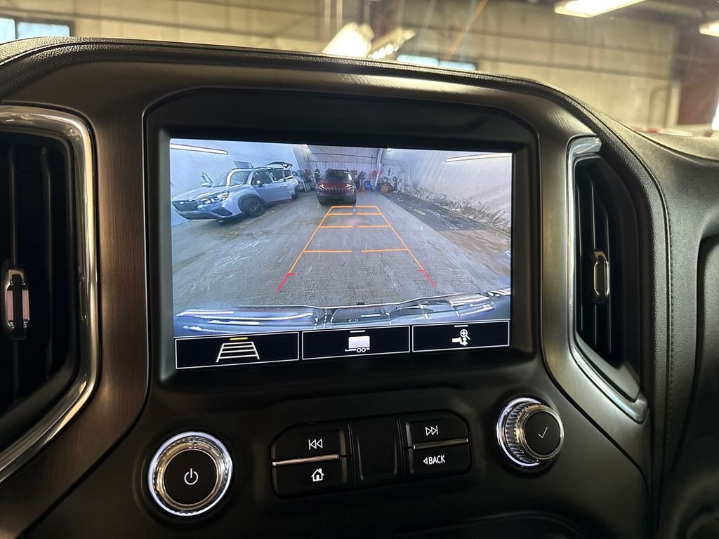 Used 2020 White GMC AT4 image 24