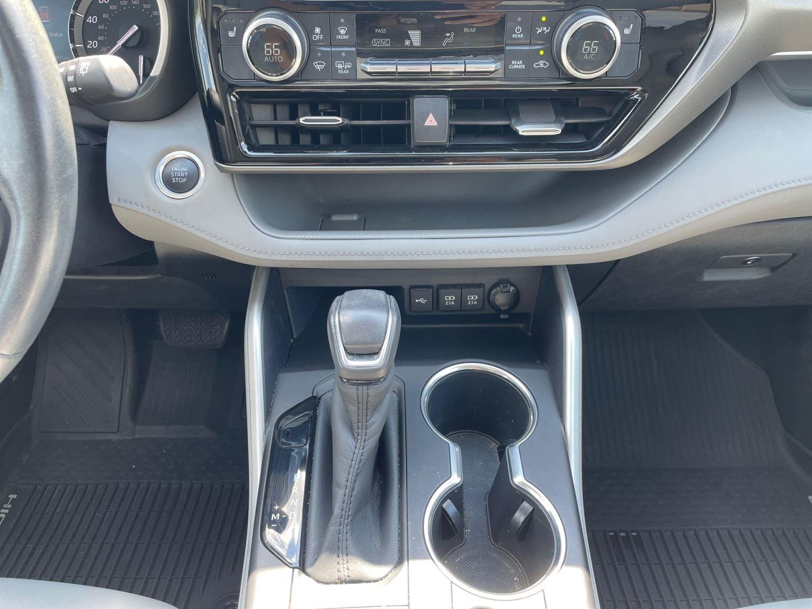 Used 2020 Blizzard Pearl Toyota XLE image 11