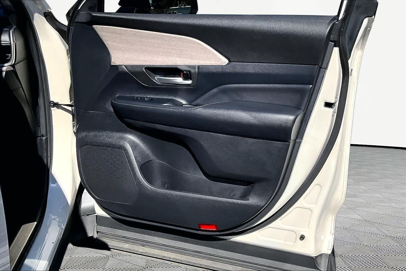 Used 2024 Coastal Cream Toyota Platinum image 22