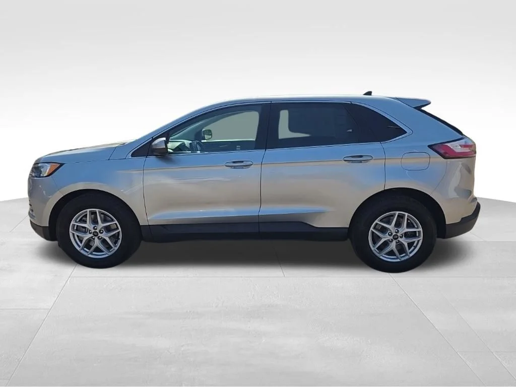 Used 2023 Silver Metallic Ford SEL image 9