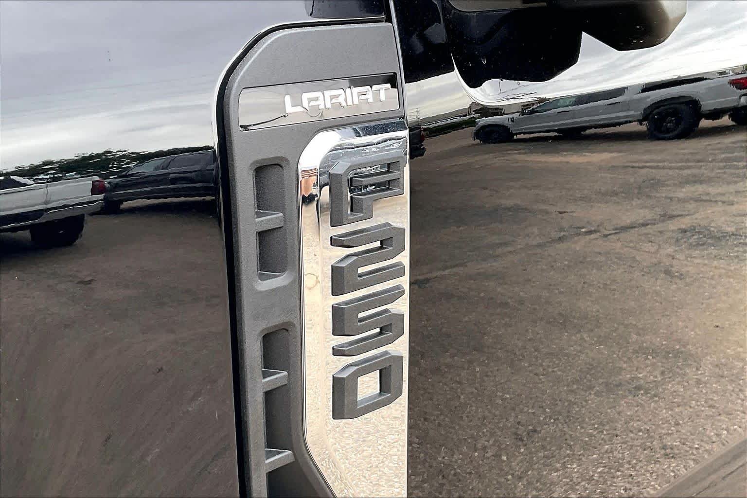 New 2026 Agate Black Metallic Ford F-250® Lariat® image 15