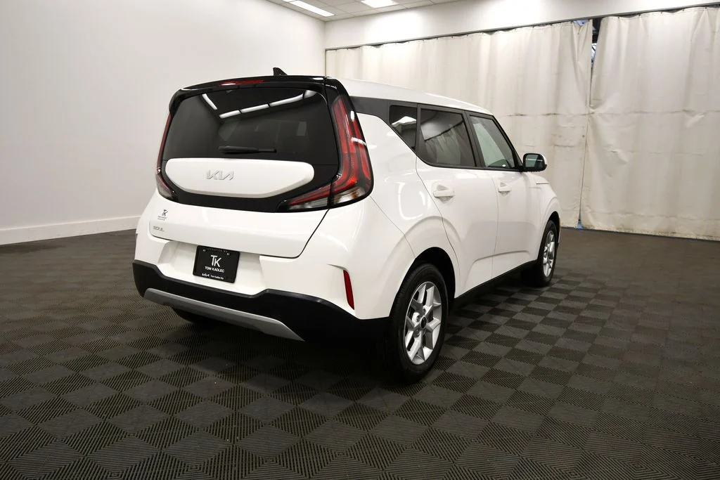 Certified Used 2025  Kia LX image 8
