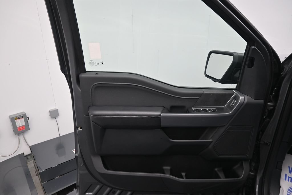 New 2026 Carbonized Gray Metallic Ford XLT image 9