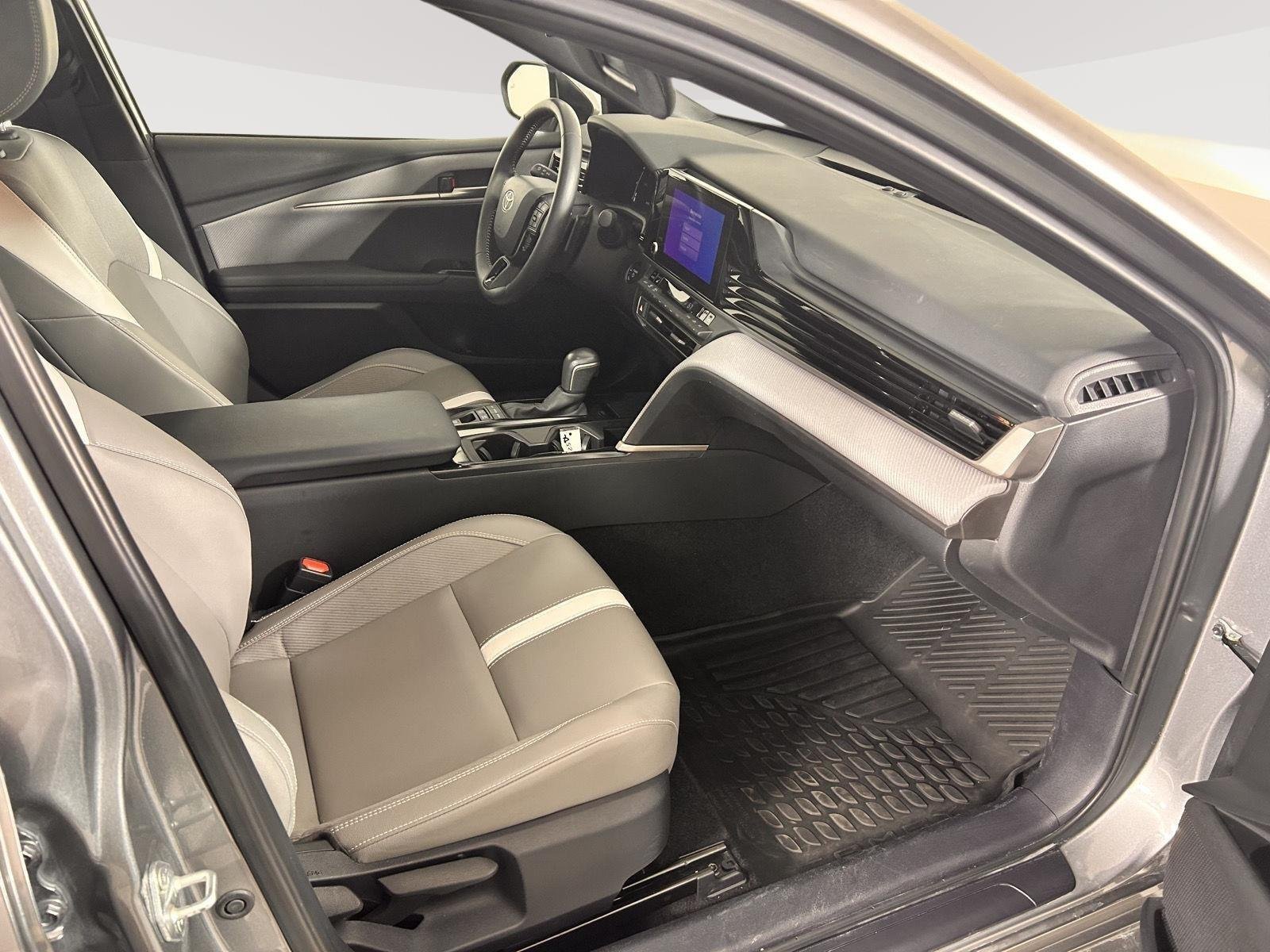 Certified Used 2025 Heavy Metal Toyota SE image 15