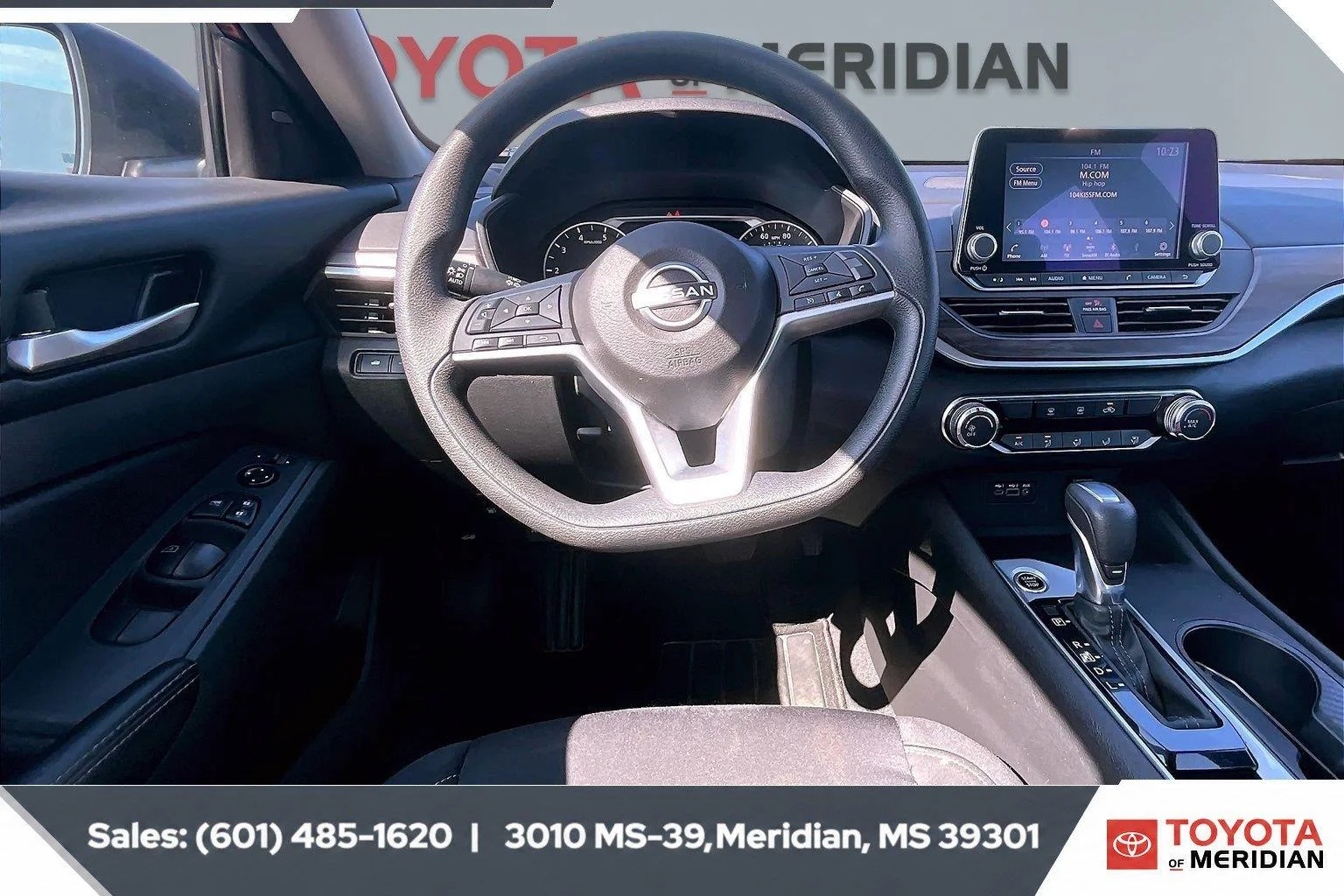 Used 2025 Garnet Pearl Metallic Nissan SV image 5