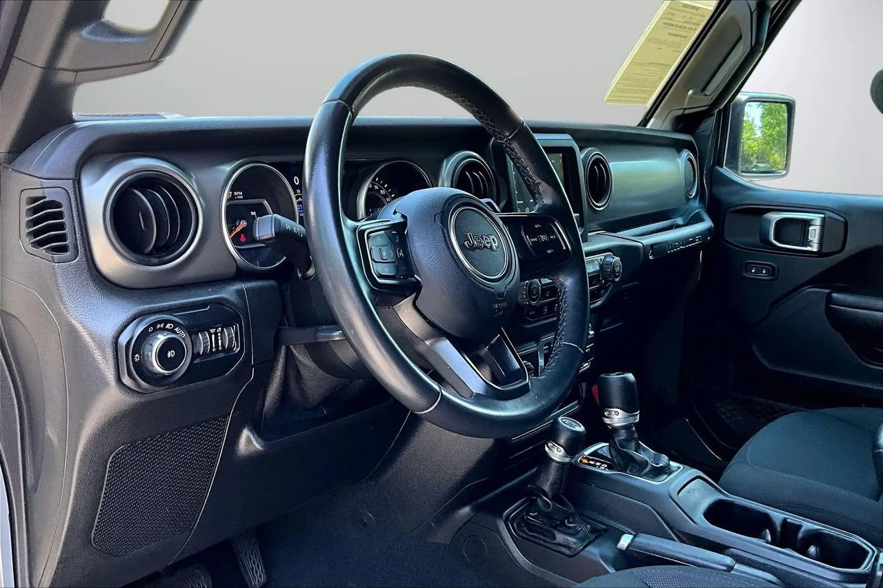 Used 2021 Gray Jeep Sport S image 18