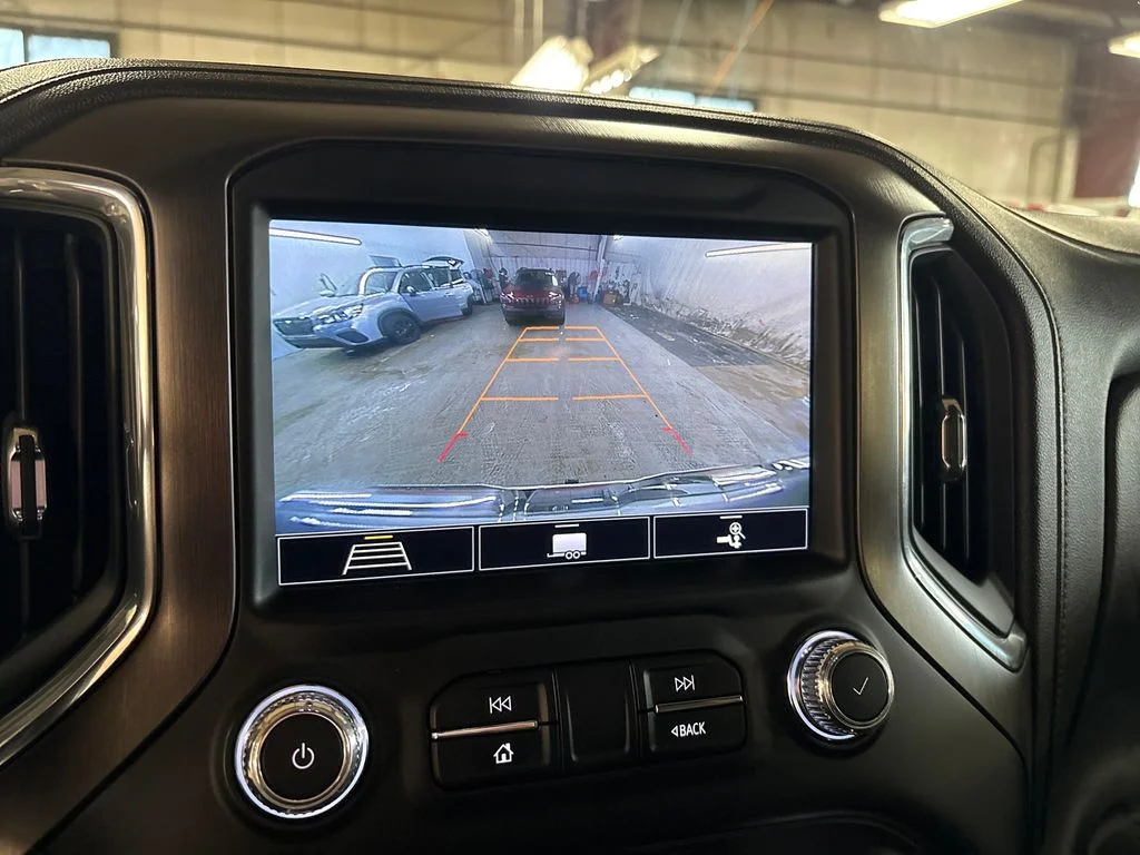 Used 2020 White GMC AT4 image 24