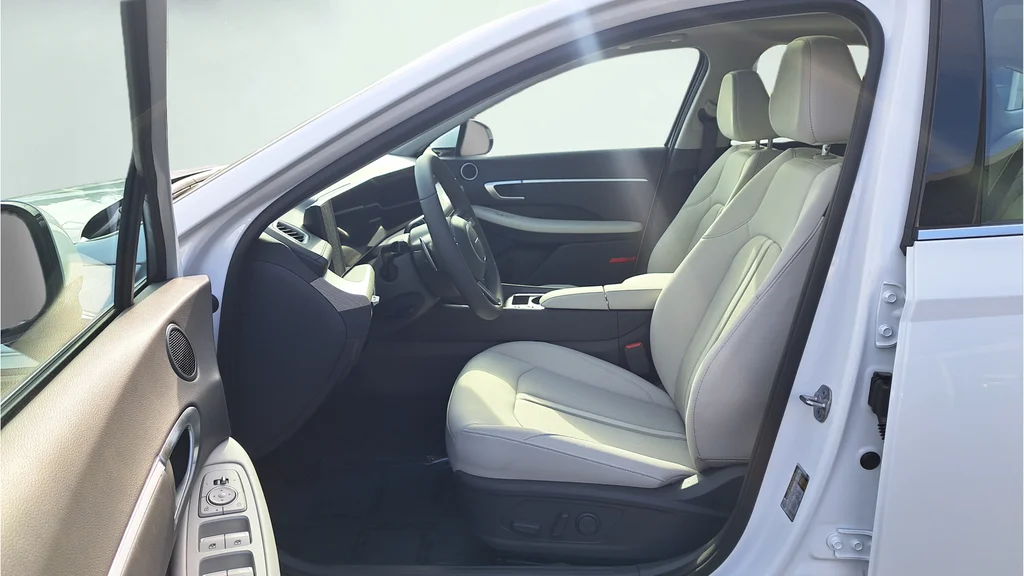 Used 2026 White Hyundai SEL image 27